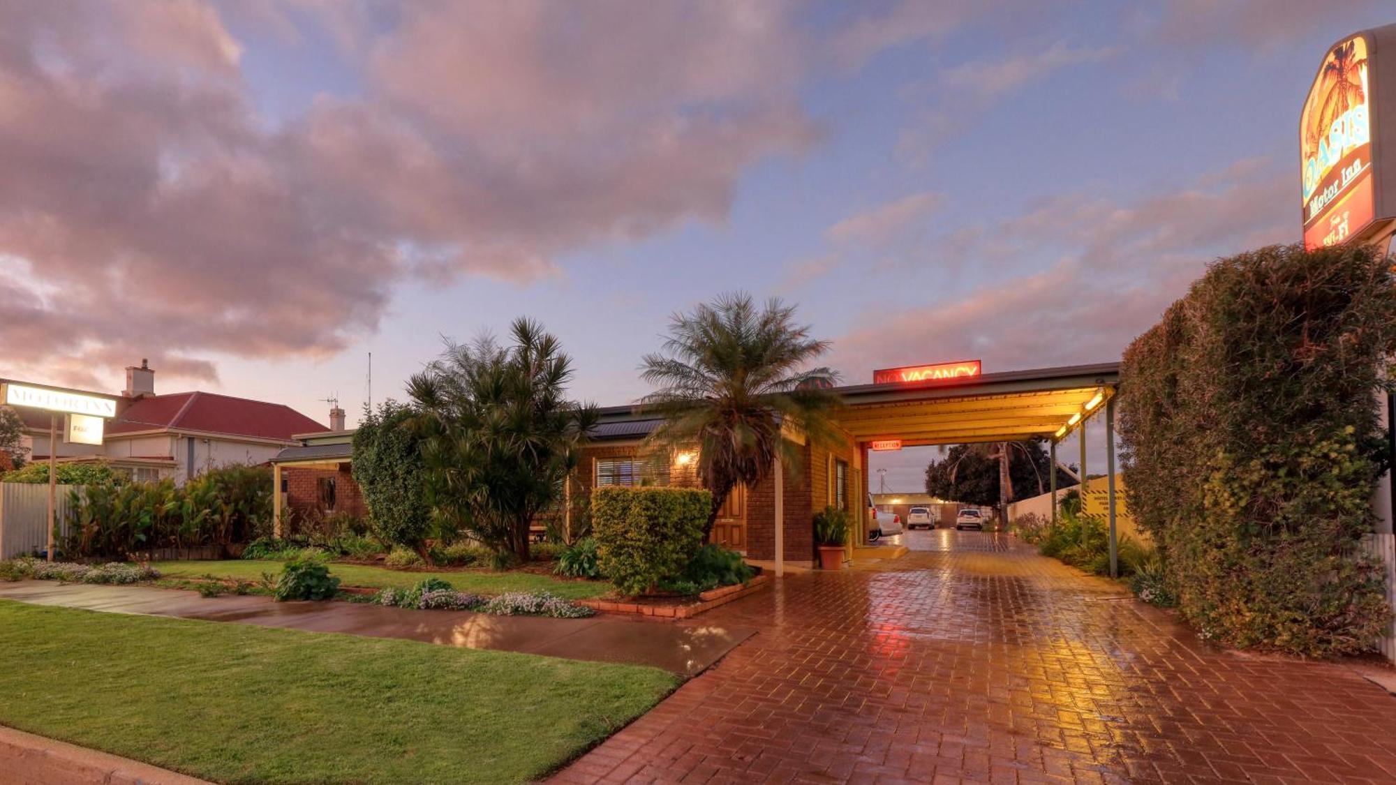 Oasis Motor Inn Broken Hill Exterior photo